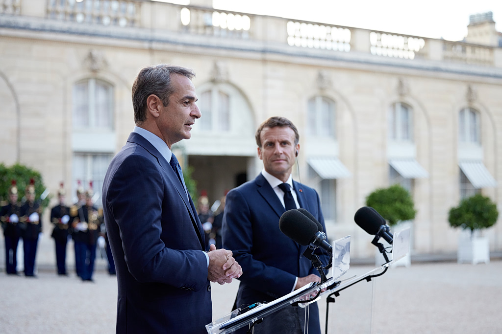 Μητσοτάκης και Μακρόν μεταβαίνουν στην Πάφο  Η τριμερής στην Κύπρο, η τουρκική αντίδραση