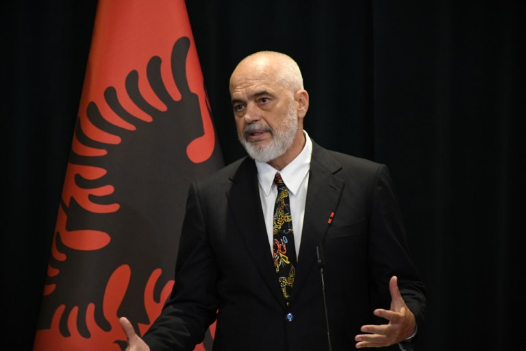 Η Αλβανία διορίζει την