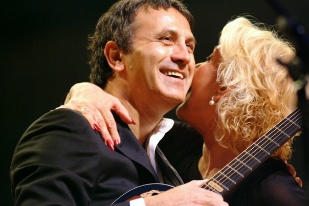 Σ ευχαριστώ για όλα, μάνα  Το αντίο του Γιώργου Νταλάρα στη Μαρινέλλα