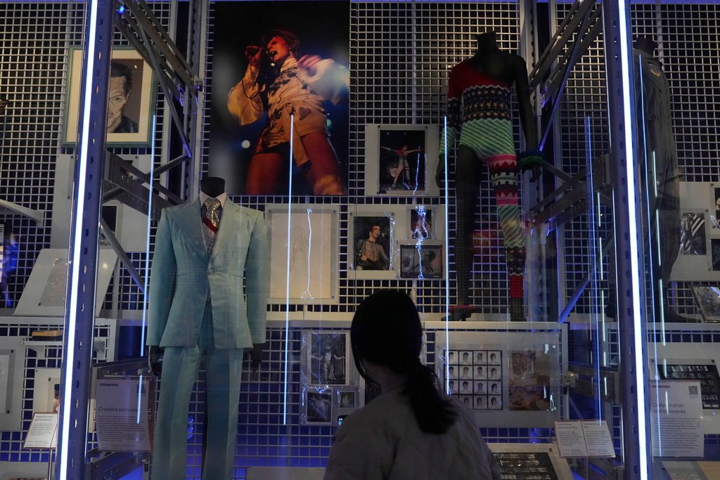 Ανοίγει το αρχείο του David