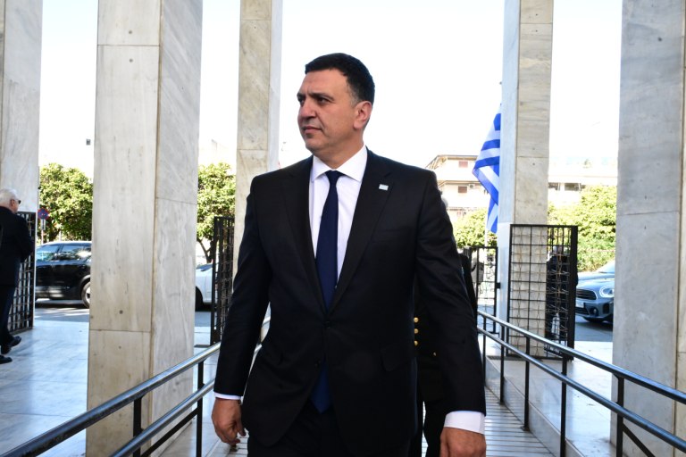 Β. Κικίλιας: Σε αυξημένη επιχειρησιακή ετοιμότητα το υπουργείο Ναυτιλίας  Τα βλέμματα στα Στενά του Ορμούζ