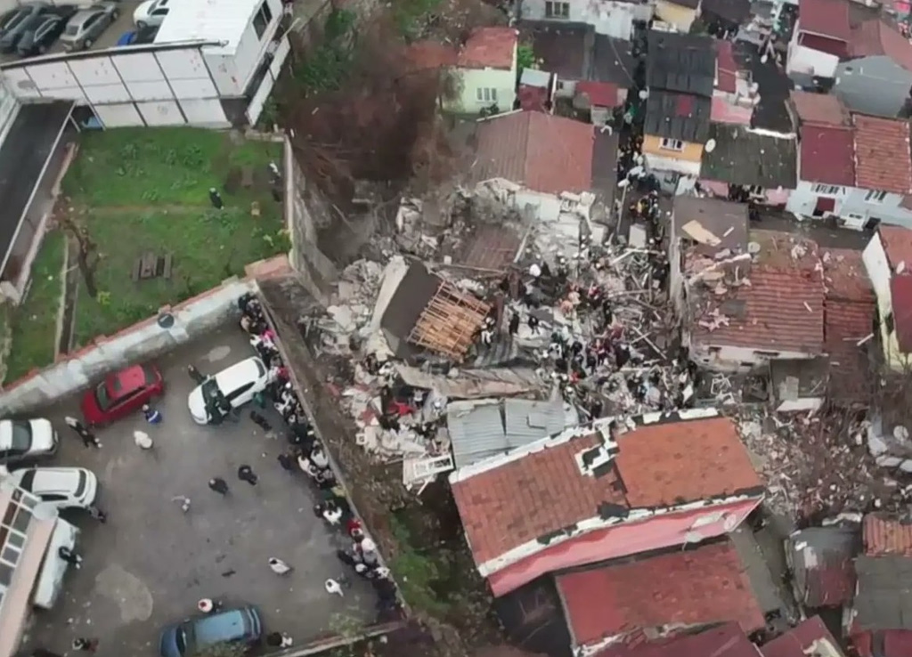 Έκρηξη στην Κωνσταντινούπολη: Εντοπίστηκε νεκρό και το 11ο άτομο που θάφτηκε στα συντρίμμια