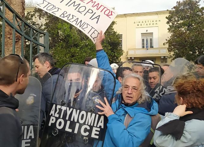 Βασίλης Μάγγος: Αρχίζει η δίκη των αστυνομικών για τον ξυλοδαρμό και τα βασανιστήρια  Να μη φιμωθεί η φωνή μας