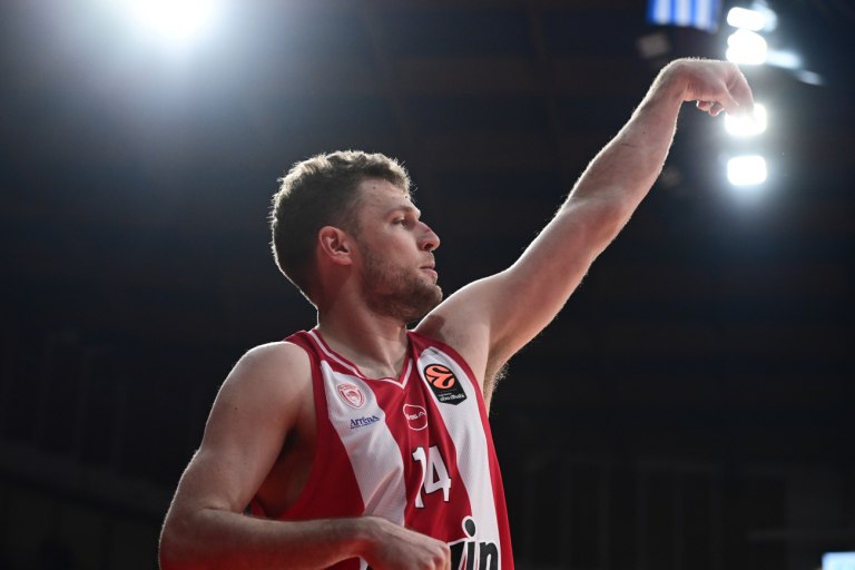 Ο γνωστός Βεζένκοφ: 20 πόντοι και μία ντρίμπλα κόντρα στη Μπασκόνια (vid)