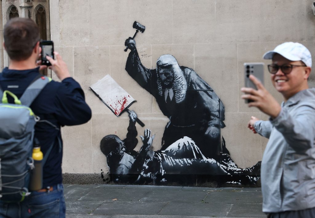 Banksy: Έσβησαν την