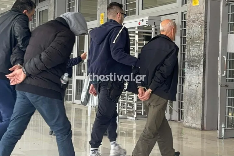 Θεσσαλονίκη: Ελεύθεροι υπό όρους οι εφοριακοί που κατηγορούνται για φακελάκια  Τι είπαν στις απολογίες τους