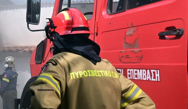 Ηράκλειο: Φωτιά σε κατάστημα με εκκλησιαστικά είδη στο κέντρο της πόλης