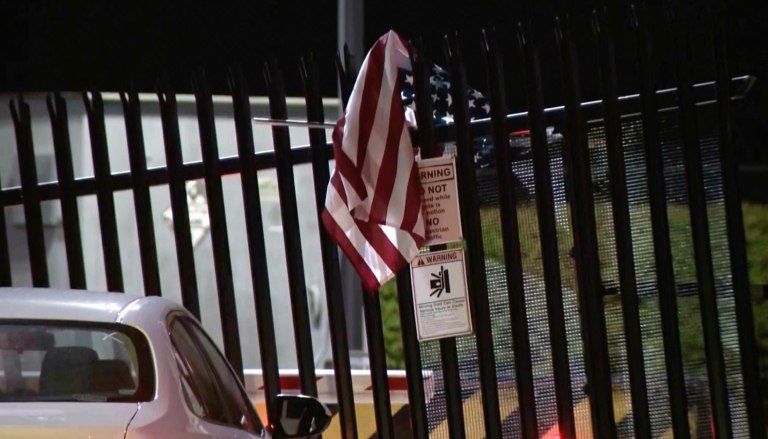 ΗΠΑ: Όχημα έπεσε πάνω στην