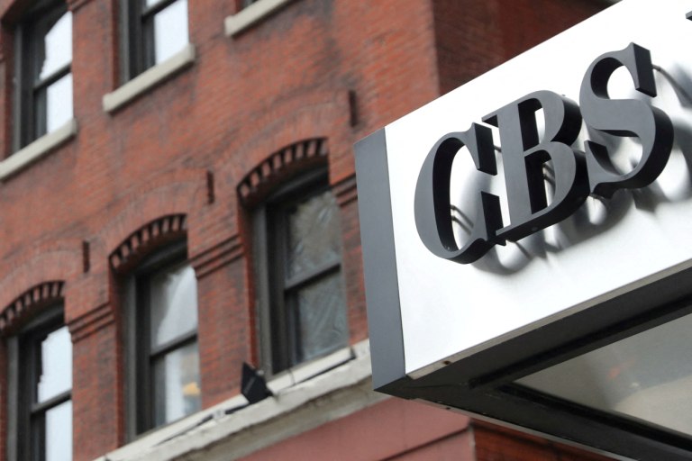 Κλείνει, μετά από σχεδόν 100 χρόνια λειτουργίας, το ενημερωτικό ραδιόφωνο του CBS  Απολύονται όλοι