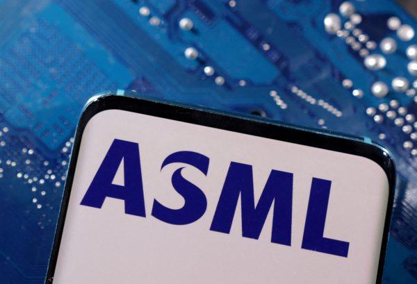 ASML: Προβλέπει χαμηλότερες