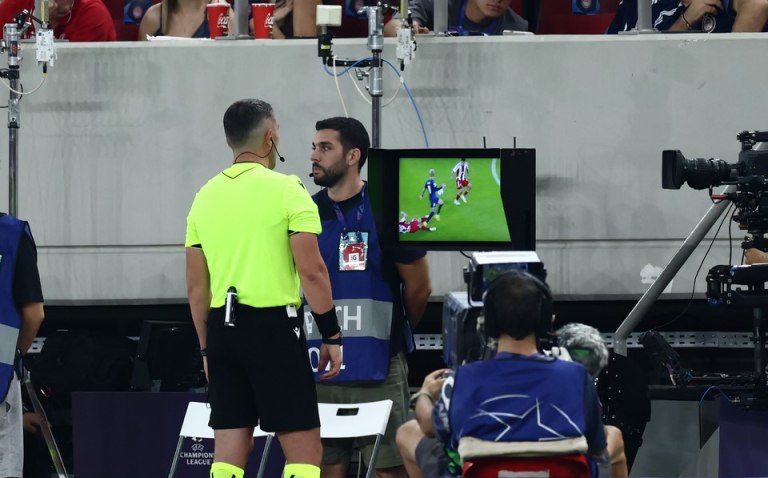 Το VAR έσωσε τον Κόβακς (vid)