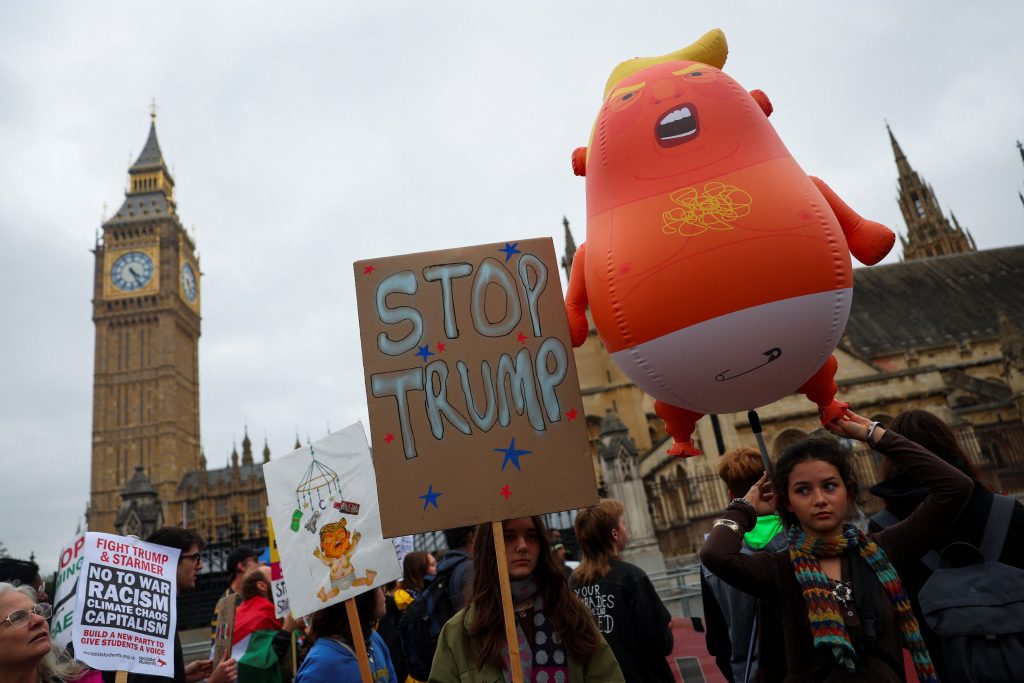 Λονδίνο: Χιλιάδες άνθρωποι