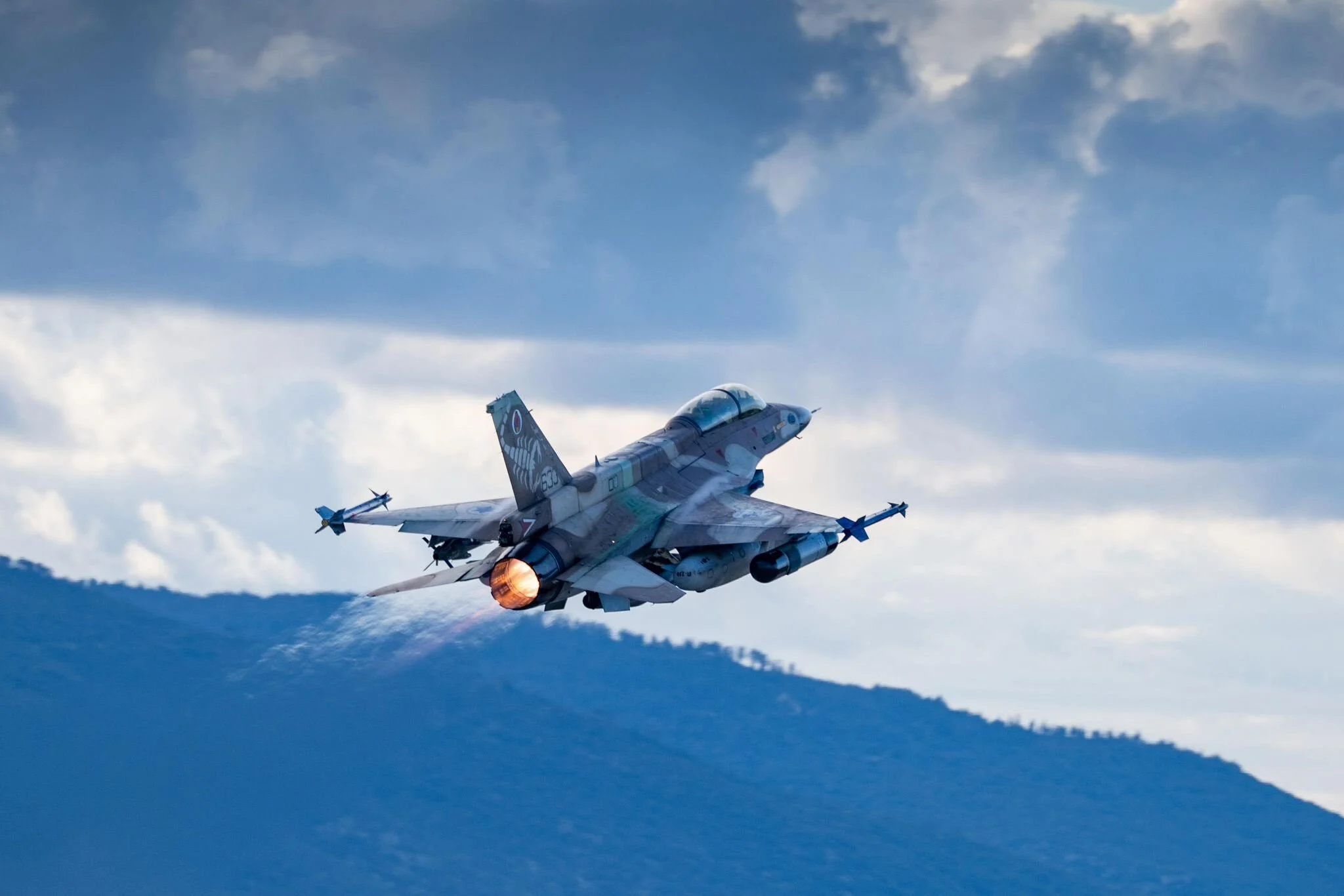 Ιράν: Οι Φρουροί της Επανάστασης στόχευσαν ισραηλινό μαχητικό F-16  Δεν υπέστη ζημιά, απαντά το Τελ Αβίβ