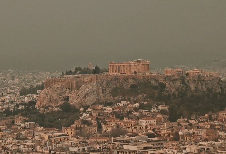 Η αφρικανική σκόνη σκέπασε την Αθήνα  Θα επιμείνει και αύριο το φαινόμενο, παρά τους βοριάδες λέει ο Λαγουβάρδος