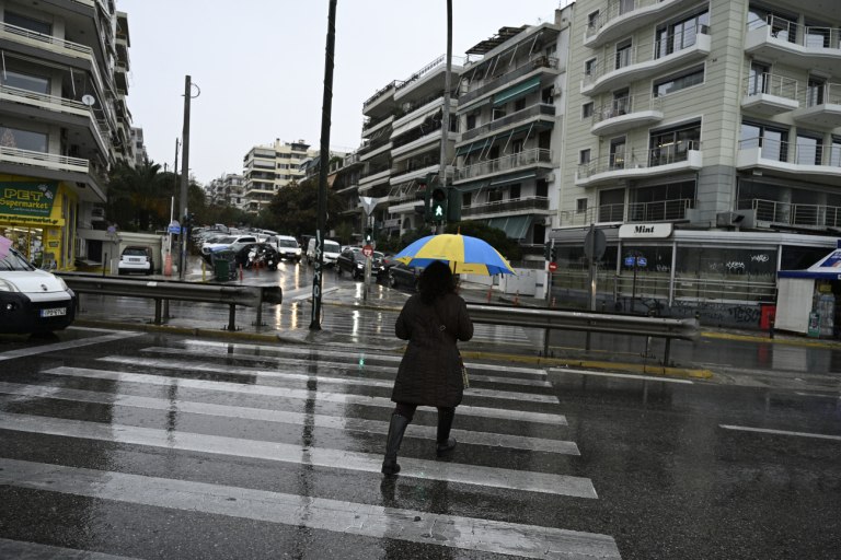 Καιρός: Συννεφιασμένο σκηνικό το Σάββατο  Έρχονται βροχές από αύριο