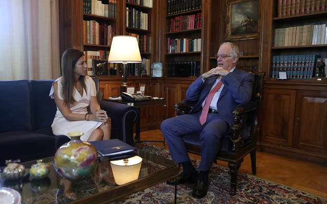 Στον Πρόεδρο της