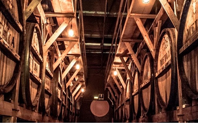 Σ. Παπανικολάου: Πιέσεις σε αγορά, οικονομία και καταναλωτή από την υπερφορολόγηση των αποσταγμάτων