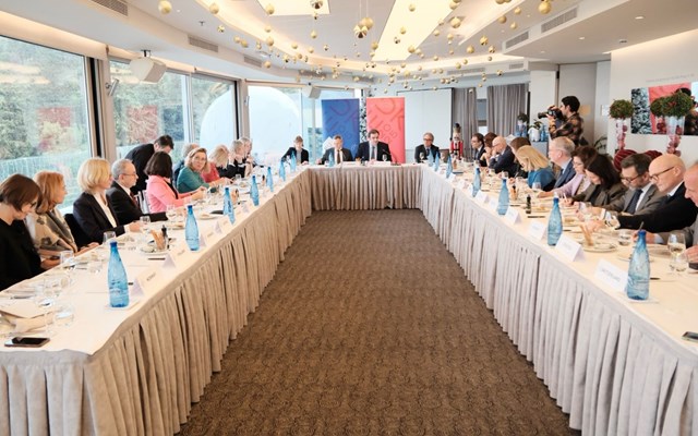 Κ. Πιερρακάκης σε πρέσβεις