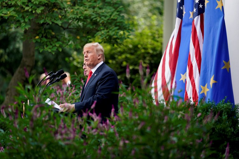 Δημοσκόπηση: Οι μισοί