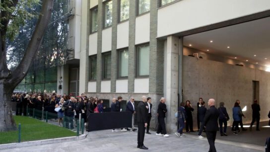 Σε λαϊκό προσκύνημα η σορός