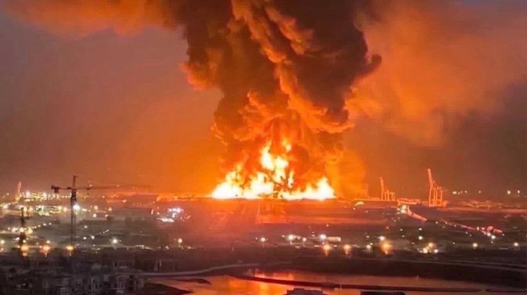 Ιράκ: Πλήγμα στην πολυεθνική βάση στο Ερμπίλ  Στις φλόγες μέρος του αεροδρομίου