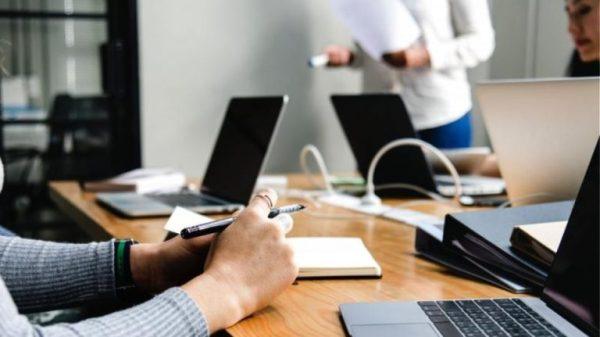 Δημόσιοι Υπάλληλοι: Ποιες