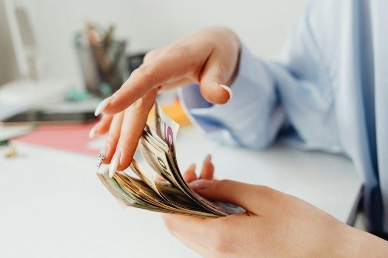 Voucher 750 ευρώ: Ξεκινούν οι αιτήσεις  Τα δικαιολογητικά που χρειάζεστε