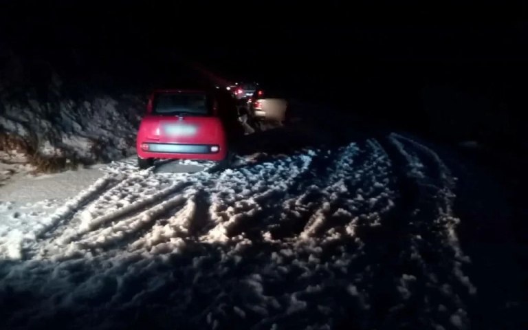 Ιωάννινα: Τουλάχιστον 30 αυτοκίνητα εγκλωβίστηκαν στο Πάπιγκο λόγω ισχυρής χαλαζόπτωσης  Όχημα έπεσε στον γκρεμό