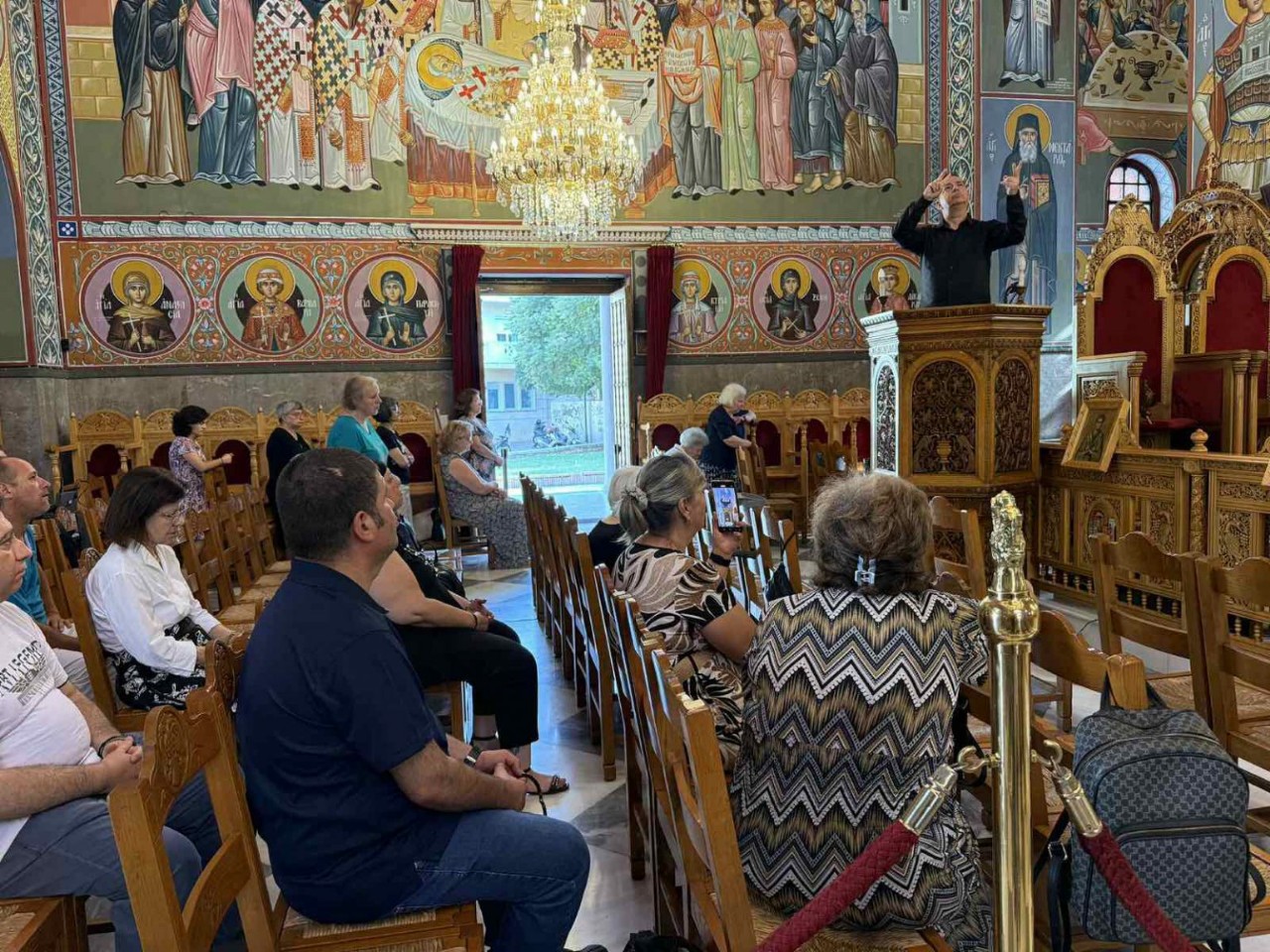 Θεία Λειτουργία στη νοηματική γλώσσα στον Μητροπολιτικό Ναό Αγίου Νικολάου Βόλου