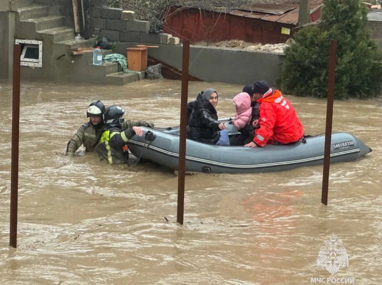 Η Ρωσία κηρύσσει κατάσταση έκτακτης ανάγκης καθώς οι πλημμύρες σαρώνουν την περιοχή Νταγκεστάν
