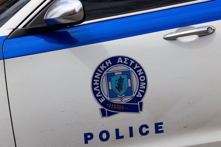 Θεσσαλονίκη: Παιδάκι 2,5 ετών περιφερόταν μόνο του στο δρόμο  Συνελήφθη η μητέρα