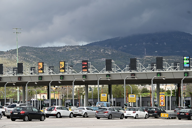 Σε εξέλιξη η έξοδος των εκδρομέων του Πάσχα  Σημειωτόν σε Κηφισό και Αθηνών  Κορίνθου, καθυστερήσεις στην Αττική Οδό