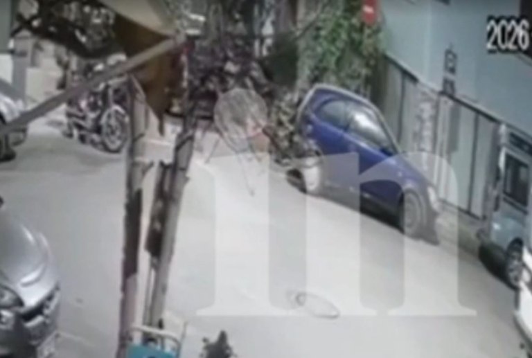 Αμπελόκηποι: Η στιγμή που μεθυσμένη οδηγός παίρνει σβάρνα 14 οχήματα  Βίντεο ντοκουμέντο