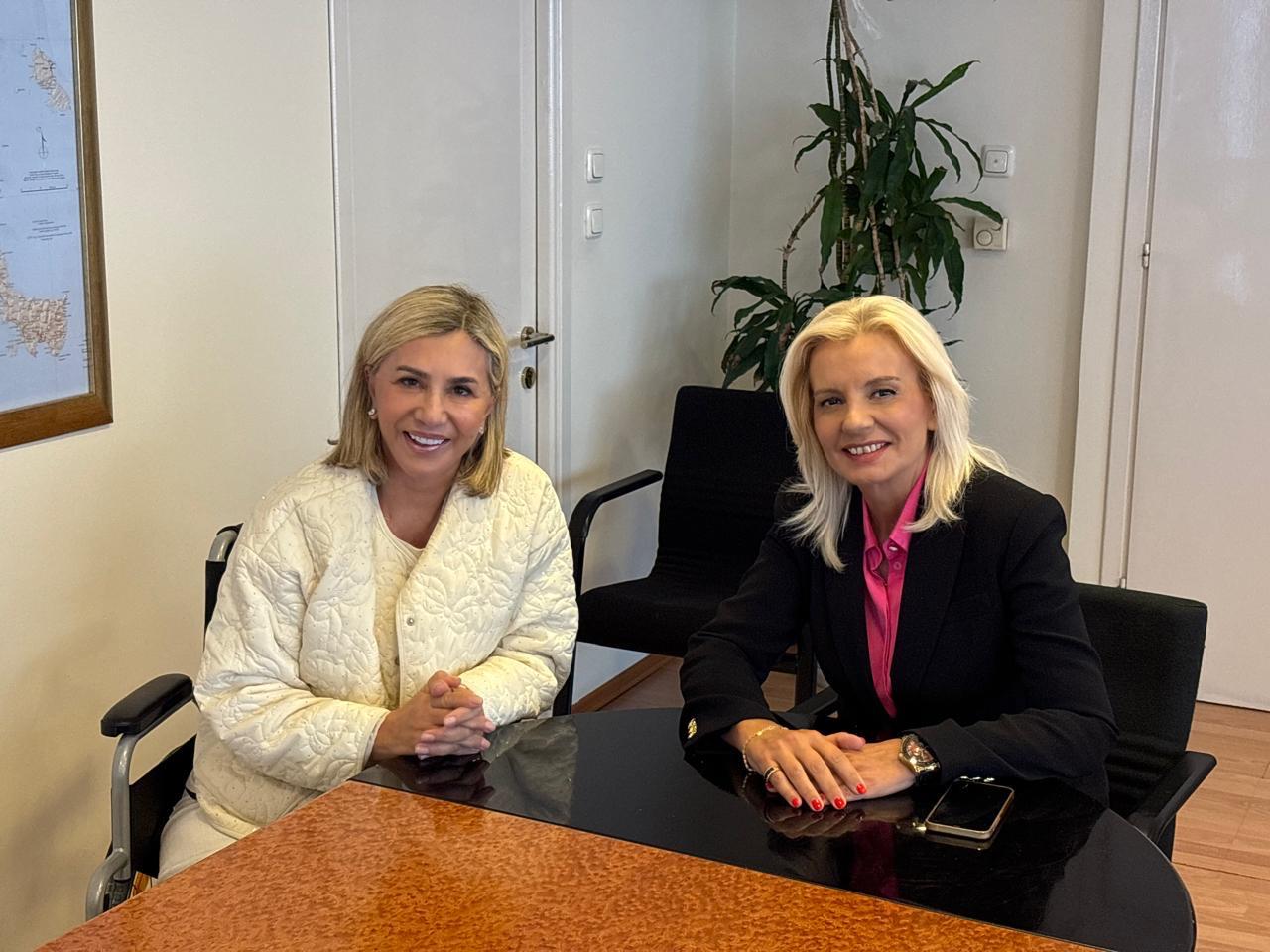 Συνάντηση Μακρή