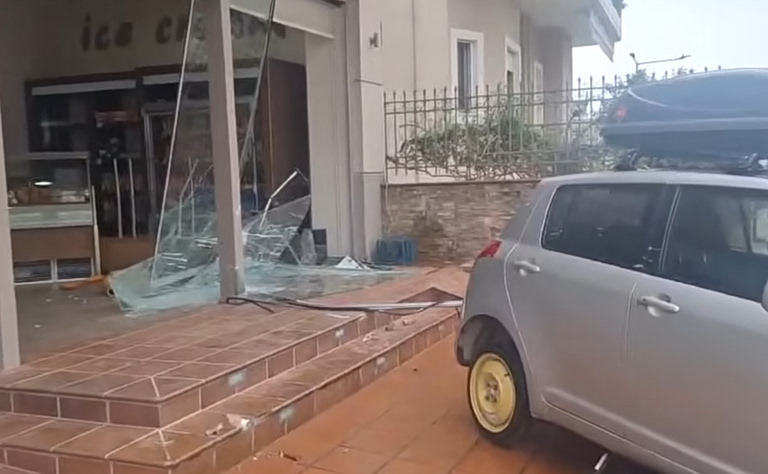 Αγρίνιο: Αυτοκίνητο έπεσε