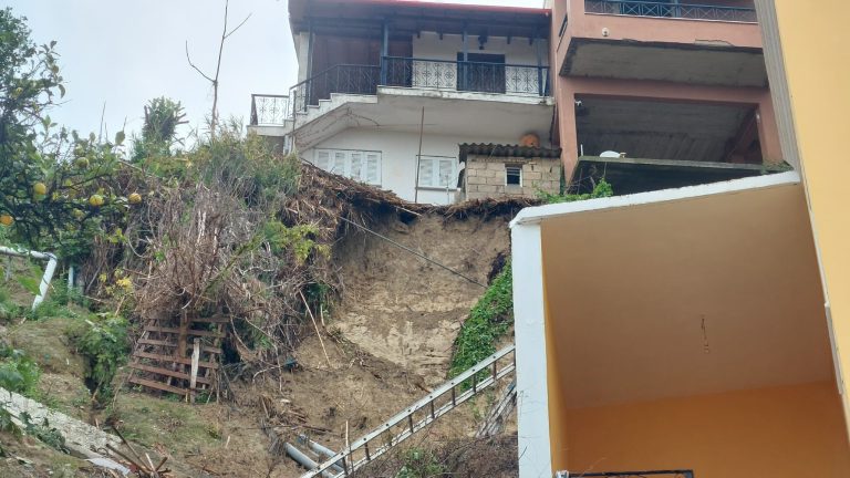 Εικόνες καταστροφής σε