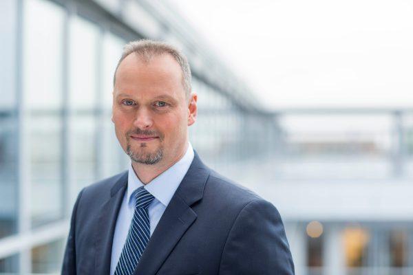 Δορυφόροι: Κοντά σε μεγάλο