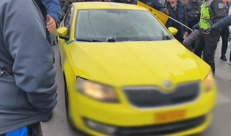 Απεργία ταξί: Στιγμές μεγάλης έντασης στο Σύνταγμα  Προπηλακισμός αυτοκινητιστή που δεν απεργούσε