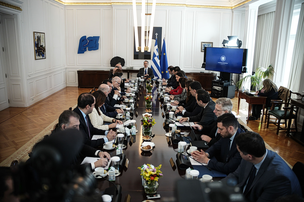 Δοκιμάζονται οι γραμμές άμυνας του Μαξίμου  ΚΥΣΕΑ, Υπουργικό και έκτακτες ανακοινώσεις