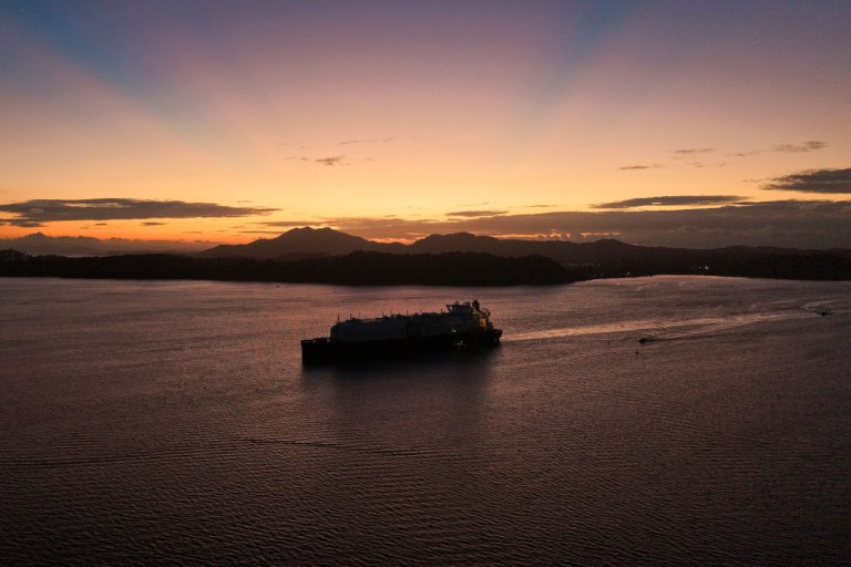 Επιχείρηση Ασπίδες: Προειδοποίηση για ενδεχόμενο επιθέσεων σε εμπορικά πλοία στην Ερυθρά Θάλασσα
