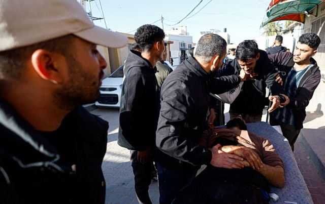 Γάζα: Τουλάχιστον 10 νεκροί σε ισραηλινή επιδρομή έξω από σχολείο-καταφύγιο