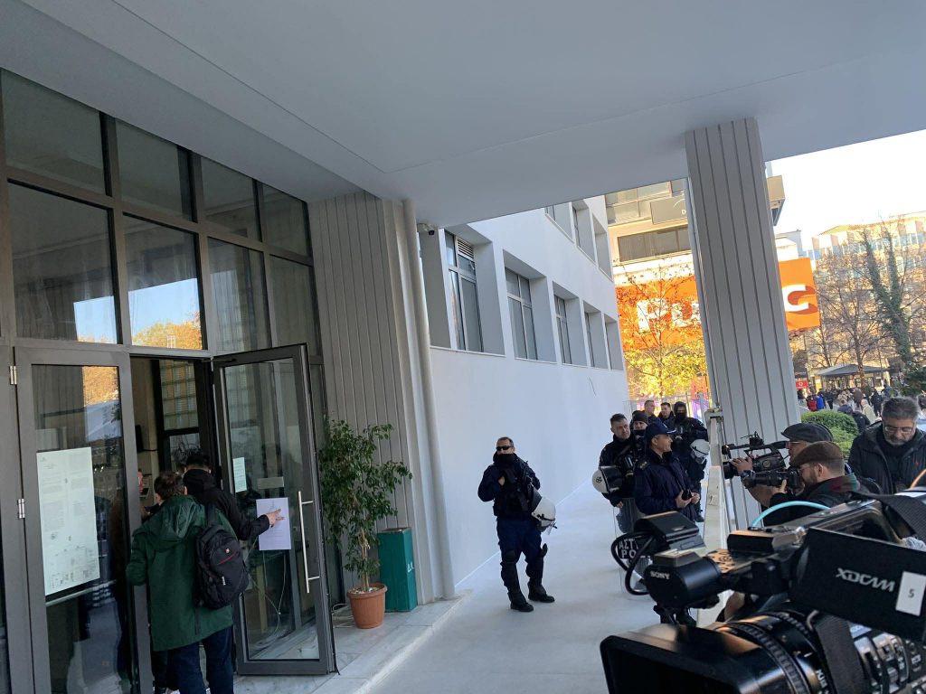 Προθεσμία για την Πέμπτη