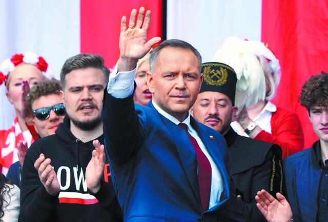 Κάρολ Ναβρότσκι: Πρέπει να