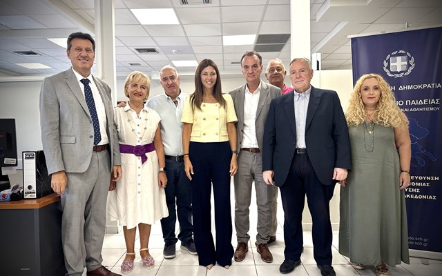 Σ. Ζαχαράκη: Σε τέσσερα