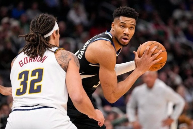 Πλήγμα στους Μπακς με τον