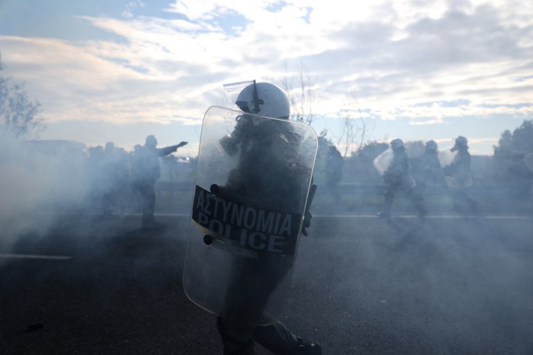 Δεν μπορούν να κλείνουν