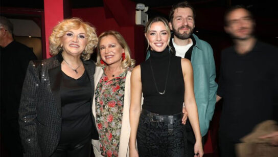 Η μητέρα του σκύλου: Πλήθος