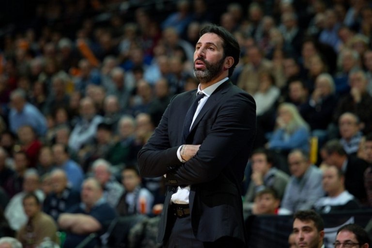 O Άλεξ Μουμπρού σε