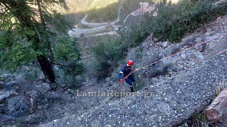 Ευρυτανία: Νεκρός 54χρονος σε τροχαίο  Το φορτηγό του έπεσε σε γκρεμό 40 μέτρων