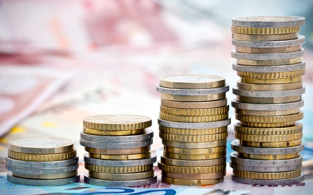 Eκτίναξη των χρεών προς την